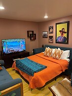 Retro Cowyboy Villa in the Heart of Austin