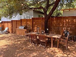 Retro Cowyboy Villa in the Heart of Austin