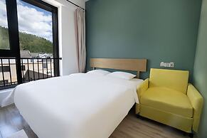 Prince Hotel By Secret Garden