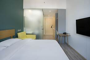 Prince Hotel By Secret Garden