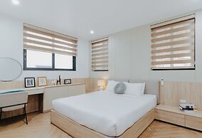 Luxe Paradise Residence Dang Thai Mai