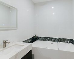 Luxe Paradise Residence Dang Thai Mai