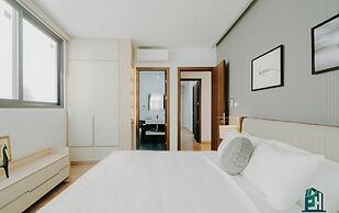 Luxe Paradise Residence Dang Thai Mai