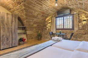 Timberwood Studio in Batroun