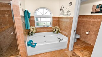 Orange Cove Heated Pool Oasis of Calm - Look