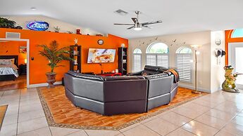 Orange Cove Heated Pool Oasis of Calm - Look