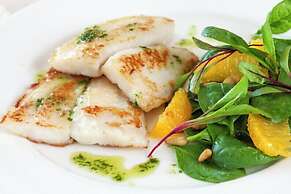 hotel half moon restaurant