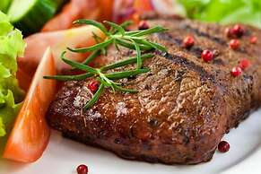 hotel half moon restaurant