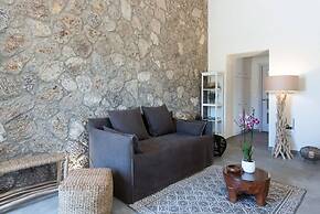 Iliopetra House 1 - Corfu Poolside Retreat