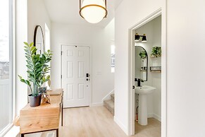 4 Mi to Zions Bank Stadium: Sleek Herriman Retreat