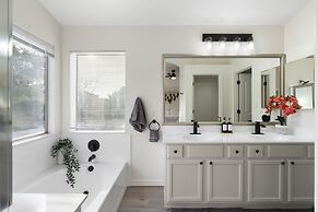 5 BD Gilbert Home 4 Min to Downtown