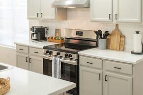 5 BD Gilbert Home 4 Min to Downtown