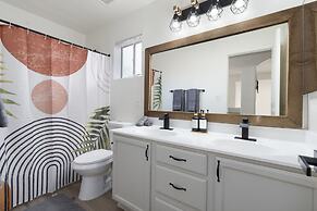 5 BD Gilbert Home 4 Min to Downtown