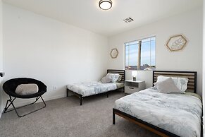 5 BD Gilbert Home 4 Min to Downtown