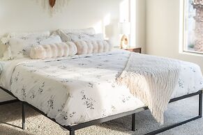 5 BD Gilbert Home 4 Min to Downtown