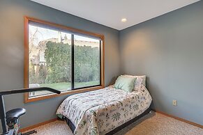 Lovely Portland Home ~ 10 Mi to Downtown!
