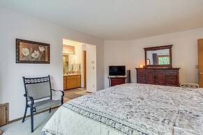 Lovely Portland Home ~ 10 Mi to Downtown!