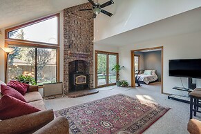 Lovely Portland Home ~ 10 Mi to Downtown!