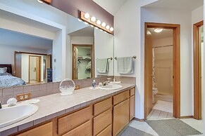 Lovely Portland Home ~ 10 Mi to Downtown!