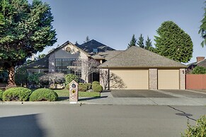 Lovely Portland Home ~ 10 Mi to Downtown!