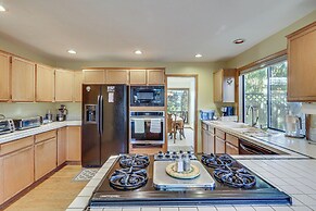 Lovely Portland Home ~ 10 Mi to Downtown!