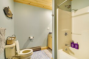 Private Hot Tub & Sauna: Bryant Pond Retreat!