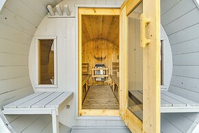 Private Hot Tub & Sauna: Bryant Pond Retreat!