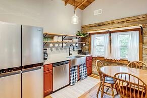 Maggie Valley Log Cabin: Deck + Mountain Views!