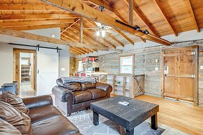 Maggie Valley Log Cabin: Deck + Mountain Views!