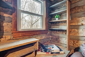 Maggie Valley Log Cabin: Deck + Mountain Views!
