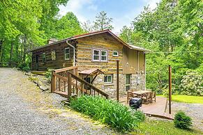 Maggie Valley Log Cabin: Deck + Mountain Views!