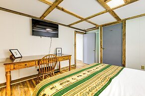 Maggie Valley Log Cabin: Deck + Mountain Views!