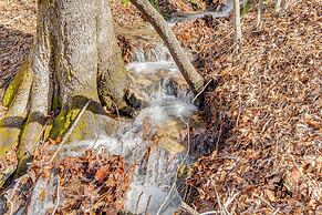 Maggie Valley Log Cabin: Deck + Mountain Views!