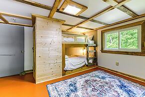 Maggie Valley Log Cabin: Deck + Mountain Views!