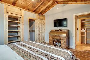 Maggie Valley Log Cabin: Deck + Mountain Views!