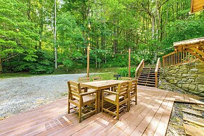 Maggie Valley Log Cabin: Deck + Mountain Views!