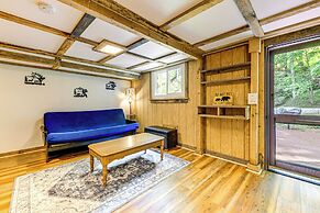 Maggie Valley Log Cabin: Deck + Mountain Views!