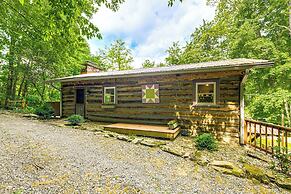 Maggie Valley Log Cabin: Deck + Mountain Views!