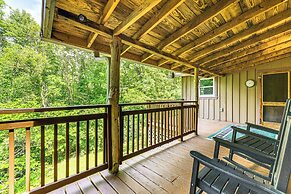 Maggie Valley Log Cabin: Deck + Mountain Views!
