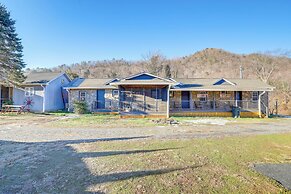 2 Blocks to Appalachian Trail: Updated Cabin!
