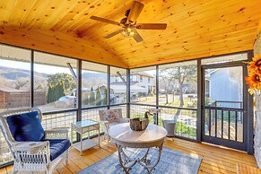 2 Blocks to Appalachian Trail: Updated Cabin!