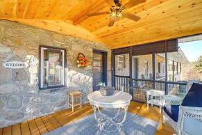 2 Blocks to Appalachian Trail: Updated Cabin!