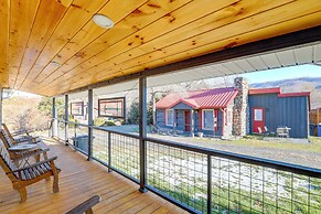 2 Blocks to Appalachian Trail: Updated Cabin!