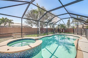 Private Pool & Fire Pit: Family Gem in Cape Coral