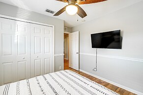 Private Pool & Fire Pit: Family Gem in Cape Coral