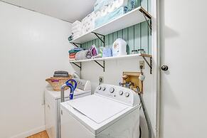 Close to Downtown & Parks: Modern Anchorage Home