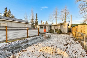 Close to Downtown & Parks: Modern Anchorage Home