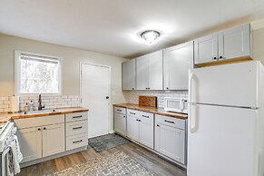 Close to Downtown & Parks: Modern Anchorage Home