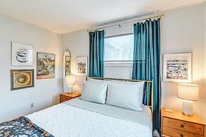 Close to Downtown & Parks: Modern Anchorage Home