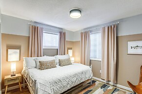 Close to Downtown & Parks: Modern Anchorage Home